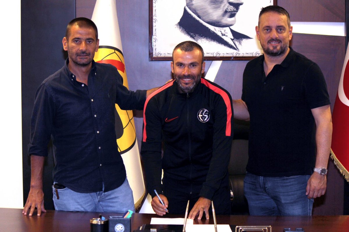 İç transfer görüşmelerine devam edilen kulübümüzde bugün Kıvanç Karakaş ile 1 senelik anlaşma sağlandı. #Eskişehirspor