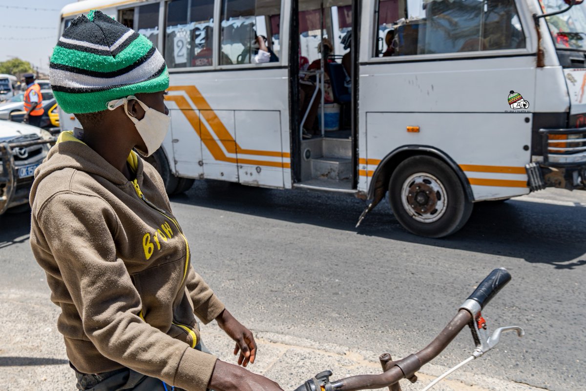 🚨#DaanCovidAttitude | Ayons les bons gestes 
Ne négligeons le port du masque. Il permet de sauver des vies en évitant d'être des vecteurs de propagation du virus. Respectons les gestes barrières!
#TokLeenSenKeur #DaanCovid19 #Covid19sn #DaanCorona #Mboolomoydoolé