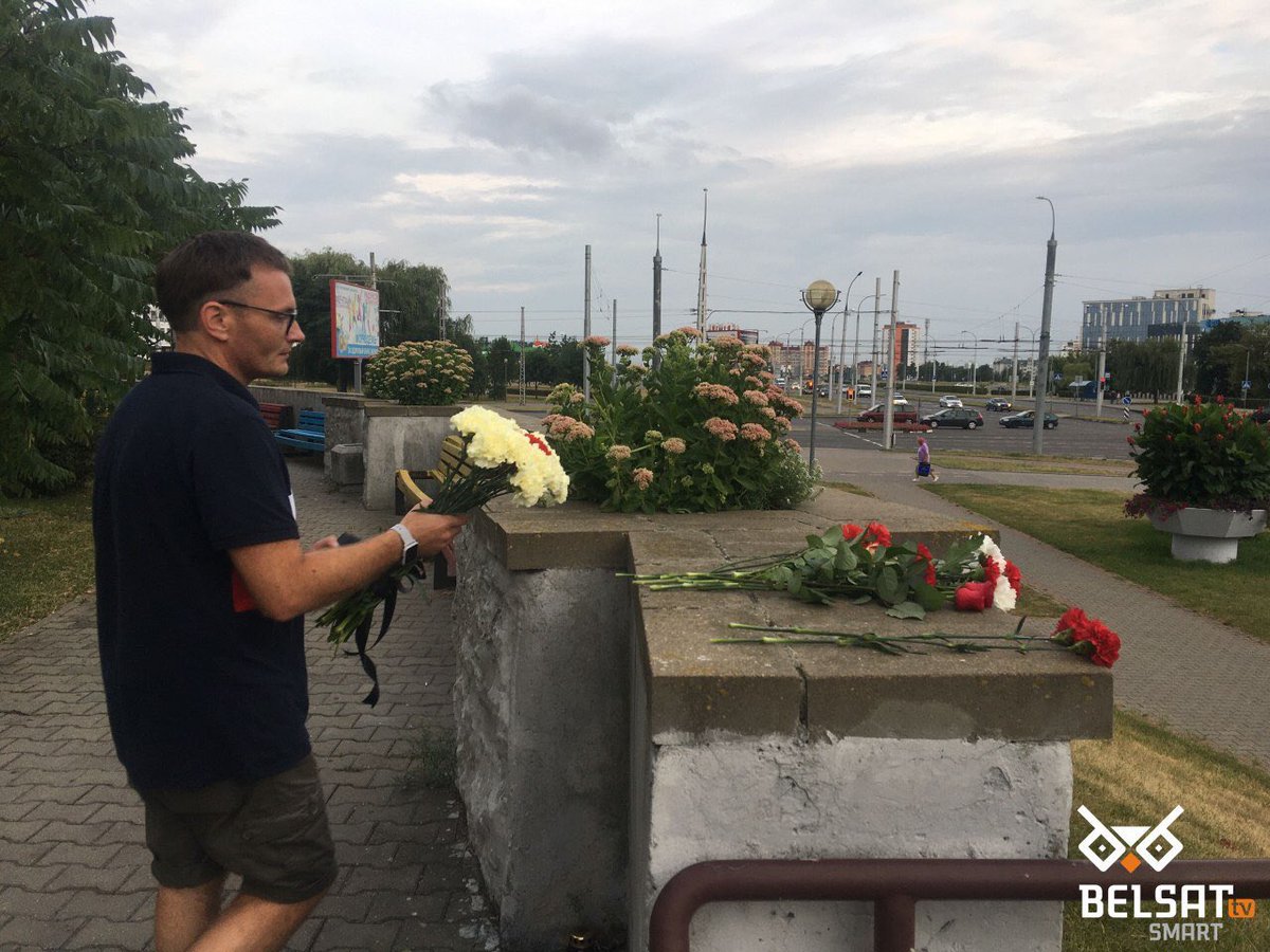 VoicesBelarus's tweet image. A new people's memorial is being established in Brest, where Gennady Shutov was shot in the head (and later died in hospital).
#Belarus #Belarus2020 #PoliceBrutality 
Photo: @belsat