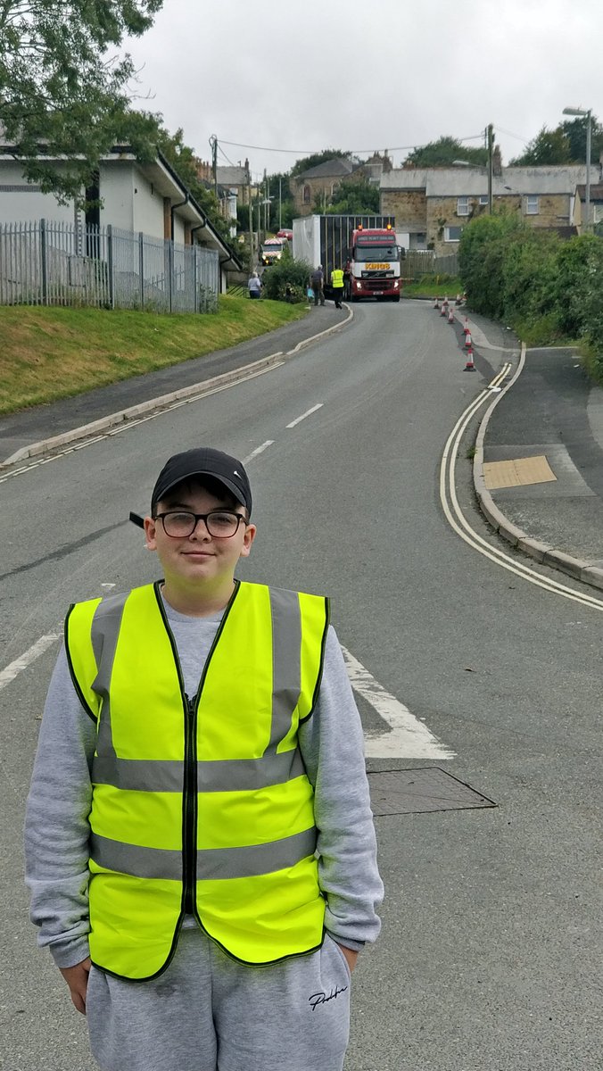 Devon and Cornwall Roads Policing Team 🚔 (@dc_rpt) on Twitter photo Helped an #abload with <a href="/KingsRemovals/">Kings Removals</a> today along with another helper, #futureofficer. Thank you to residents of #bodmin while we got it through town. Helped an #abload with <a href="/KingsRemovals/">Kings Removals</a> today along with another helper, #futureofficer. Thank you to residents of #bodmin while we got it through town.