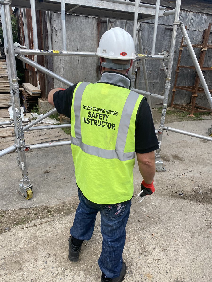 vertecscaffold's tweet photo. Pasma Training day at Vertec HQ 🤙🏼
Every day is a school day
#safeaccesstohighplaces https://t.co/FXiTN7Ak7S