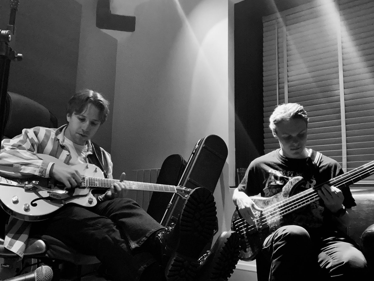 2 outta 3 ain’t bad! 

#lockdownlife #songwriting #newrecord #playingguitar #inthestudio #newtrack #bbcintroducing #newsongs #discovernewmusic #newbands #leedsmusic #bandphotos #upcomingmusic #ukbands #newrock #indierockband #gretsch #bandsofinstagram #musicathome