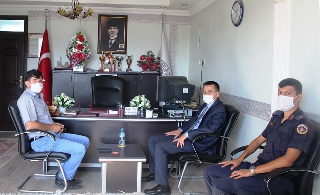 caykaymakamlik's tweet photo. Sayın Kaymakamımız Mehmet DURGUT, İlçe Jandarma Komutanımız İle birlikte İnli Köyümüzü ziyaret edip, Muhtarımız Adnan ÇELEBİ ’den köyün genel durumu ve yapılan çalışmalar hakkında bilgi aldı.
#afyonkarahisar #çay #çaykaymakamlığı #içişleribakanlığı #türkiye #inli #ziyaret https://t.co/AENQDqSP7N