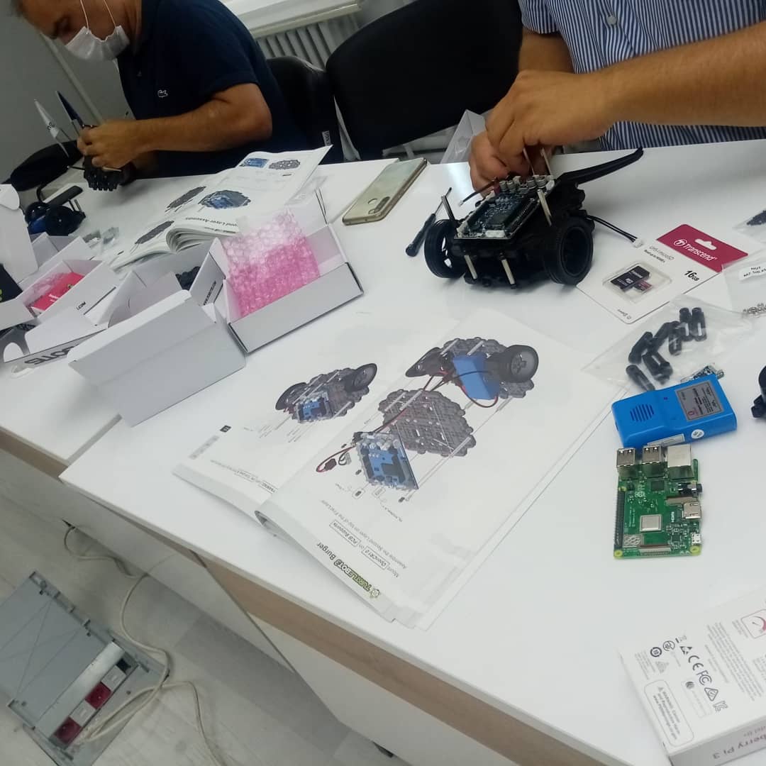 inamli's tweet image. Eğitim sonrası Turtlebot3 montajı. Yenep kapsamında Afyonkarahisar&apos;da eğitimin 2. günü. Ama eğitim akşam da devam eder..  #robotis #robotsepeti #zaferkatr33 #yenep #kendinyap #afyonilmem