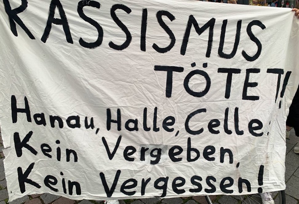 Racists kill. Fascists kill.

Solidarität us Kölle ✊

#Hanau #RechtenTerrorStoppen #HanauWarKeinEinzelfall