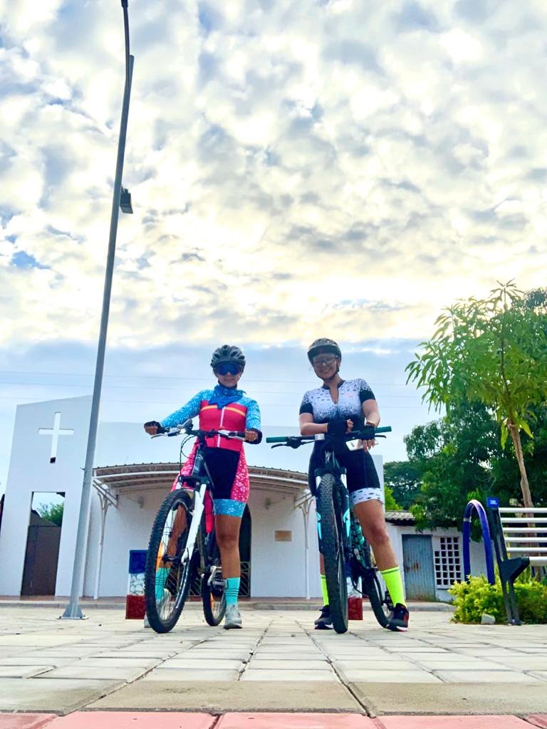 AndriuFM's tweet photo. #40kms🚴♀️🍃🍂 #RíoSeco #Los💕 con DJ Ridz 🍪 🤭👌
🎶🎼 Escríbeme pero con la verdad, con tu sinceridad, diciendo vas a volver, no lo contrario
Presiento que no regresaras, el reloj corre mas y mas y mas, avanza el tiempo
Crece la soledad porque no estas, todo el tormento🎶🎼 https://t.co/Oci9j3YBl4