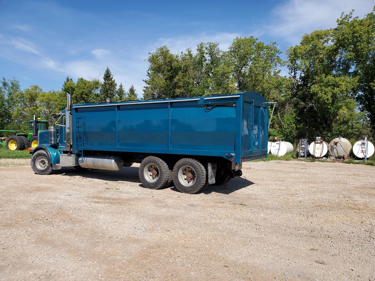 philip_buhler's tweet image. Just finished this custom silage box and install for our nieghbor. #shopbuild #peterbilt #silagebox