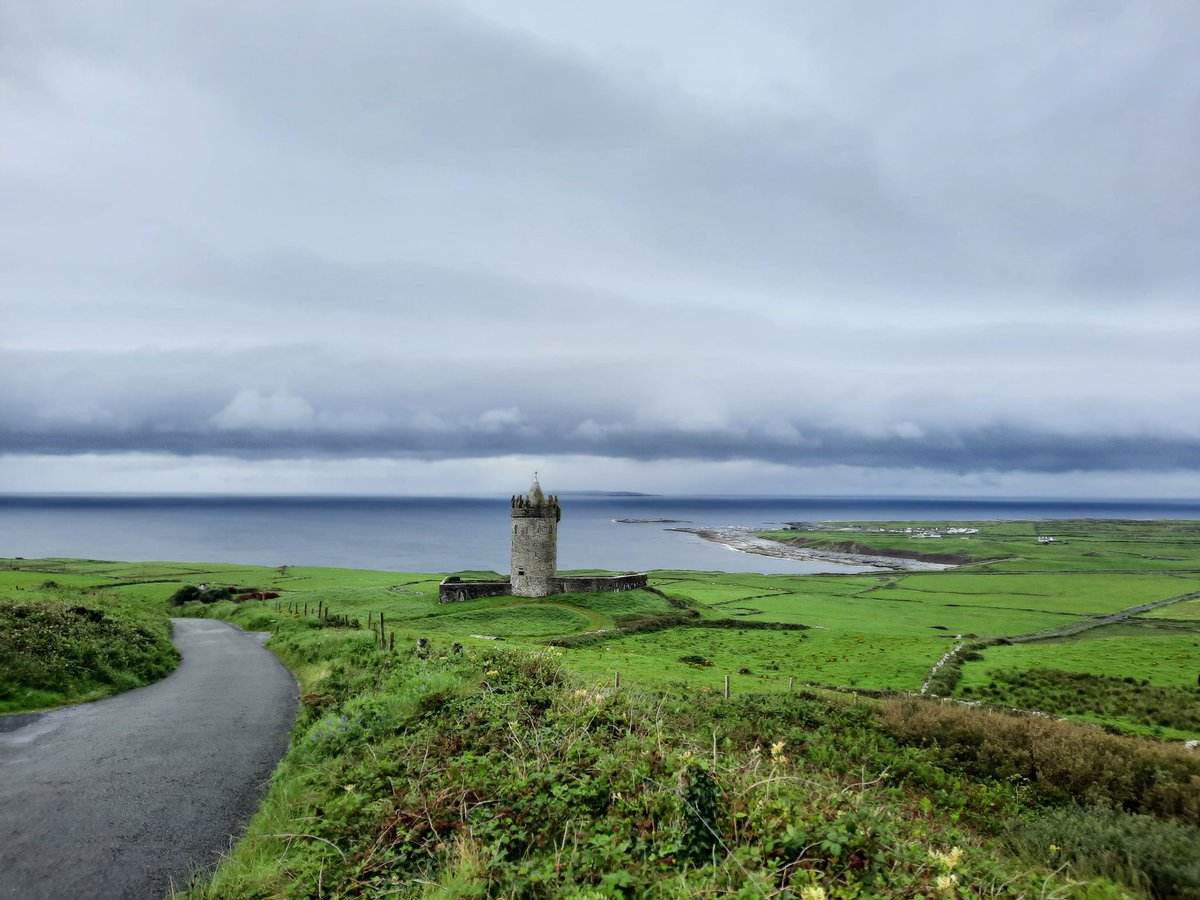 Doolin2Aran's tweet photo. Brewin up a #StormEllen #staybackstayhighstaydry https://t.co/oEgcRaZHgN