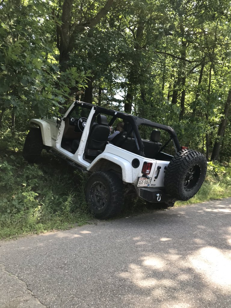 WiscoJeepher's tweet photo. This Jeep is one of the most important things to me right now. Even though it’s naked, I can still shut the rest of the world out. #jeeptherapy #getoutsideandplay #exploremore #itsajeepthing #jeepislife #adveturebeginswherethepavementends https://t.co/2rP60cSXBY