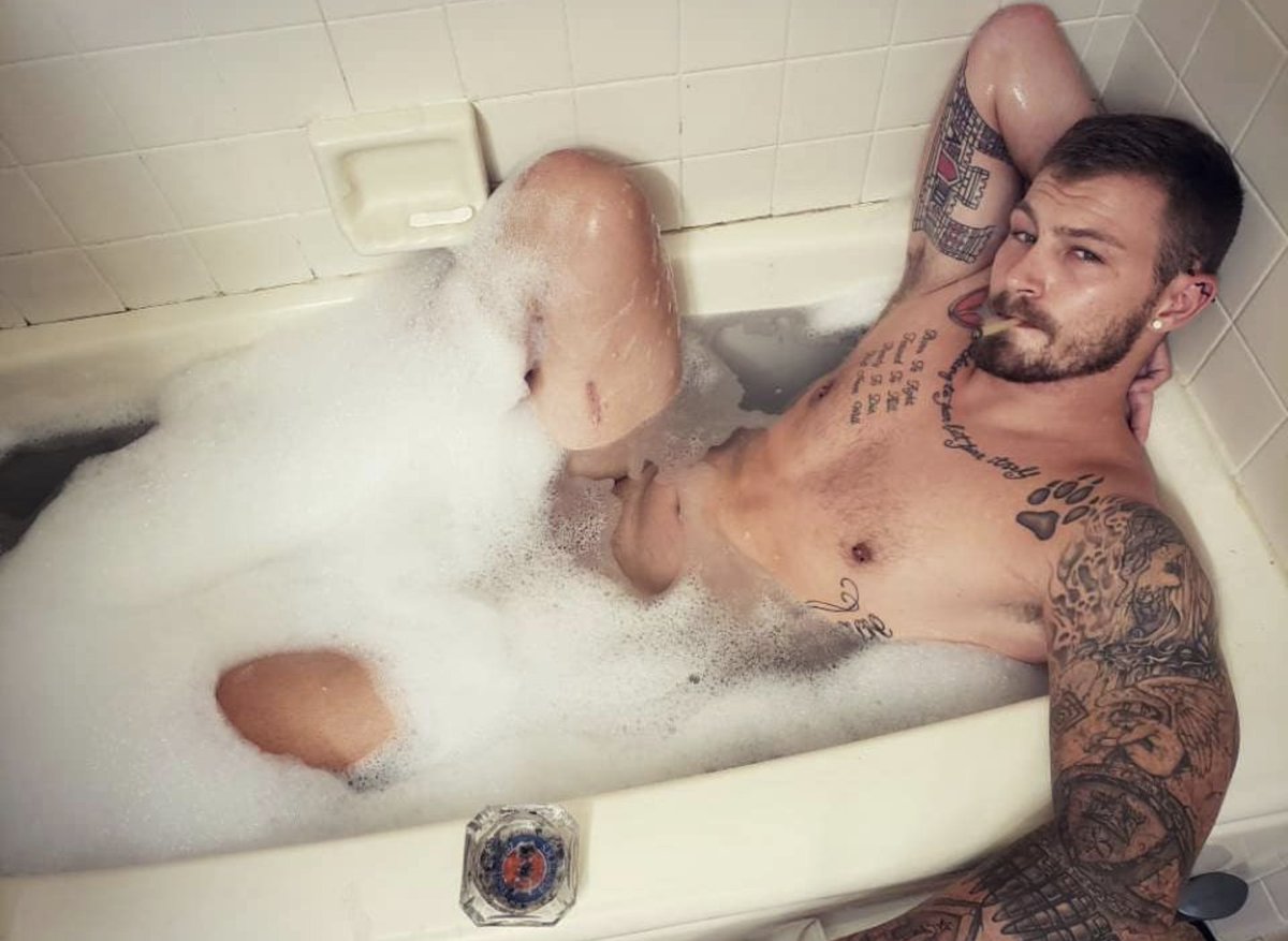 ScottLegendXXX's tweet photo. Getting clean or being dirty...you decide 🤤🤤💦💦💦💦 #gay #gaymale #gaymilitary #gayboy #gayman #gaytat #gaytats #gaytattoo #gayink #bi #biink #gaymuscle #bimuscle #gaybodybuilder https://t.co/kI4iKzklIH