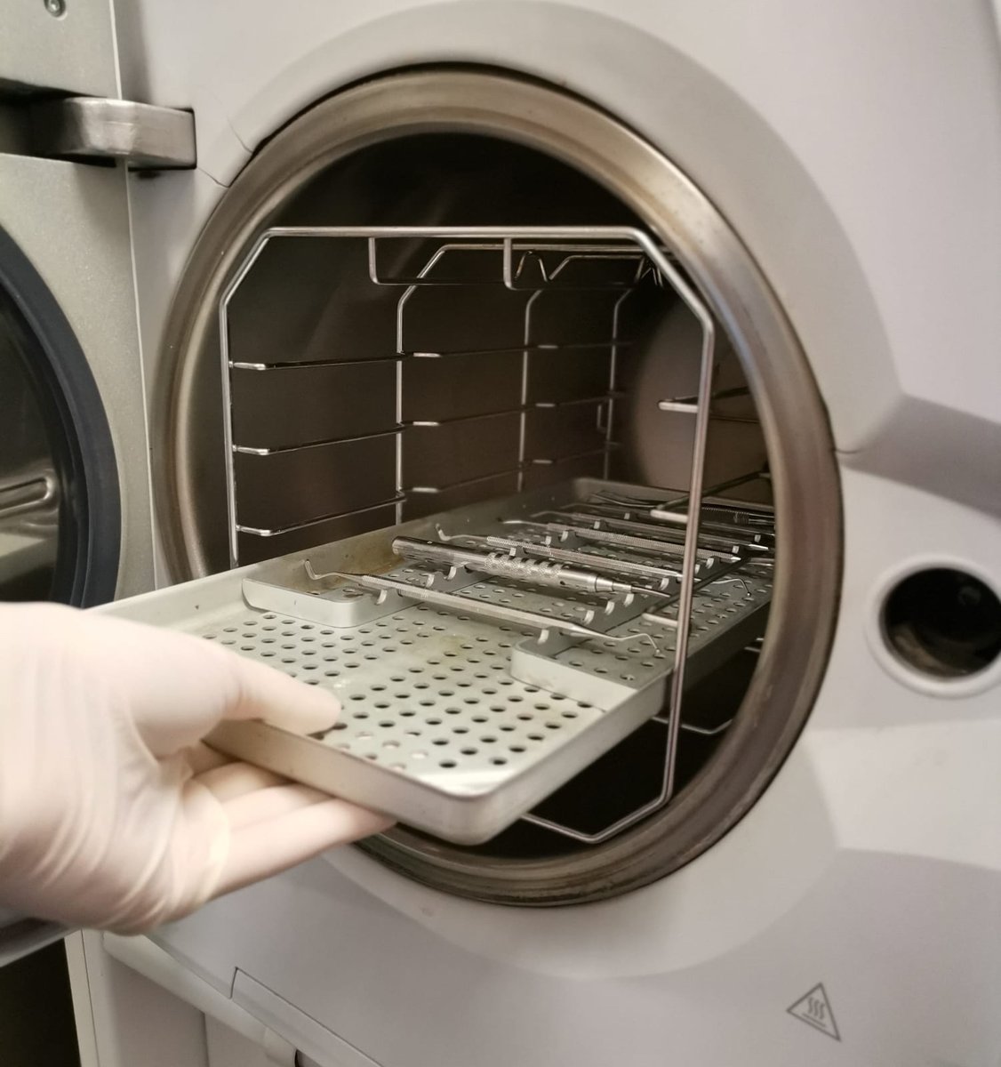 Materialaren esterilizazioa funtsezkoa da hortz klinika batean. 
.
La esterilización del material es fundamental en cualquier clínica dental.

#clinicadental #hortzklinika #saluddental #aldaz #gipuzkoa