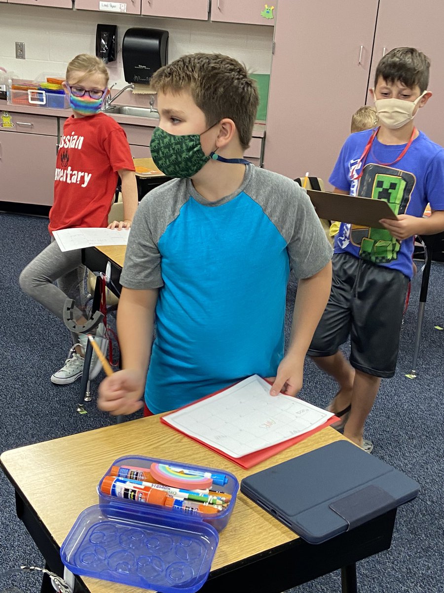 SanderRoom18's tweet photo. Working on our ABC charts in writing to help describe ourselves- we masked up to ask our friends for ideas! https://t.co/9dd9WVYVIr