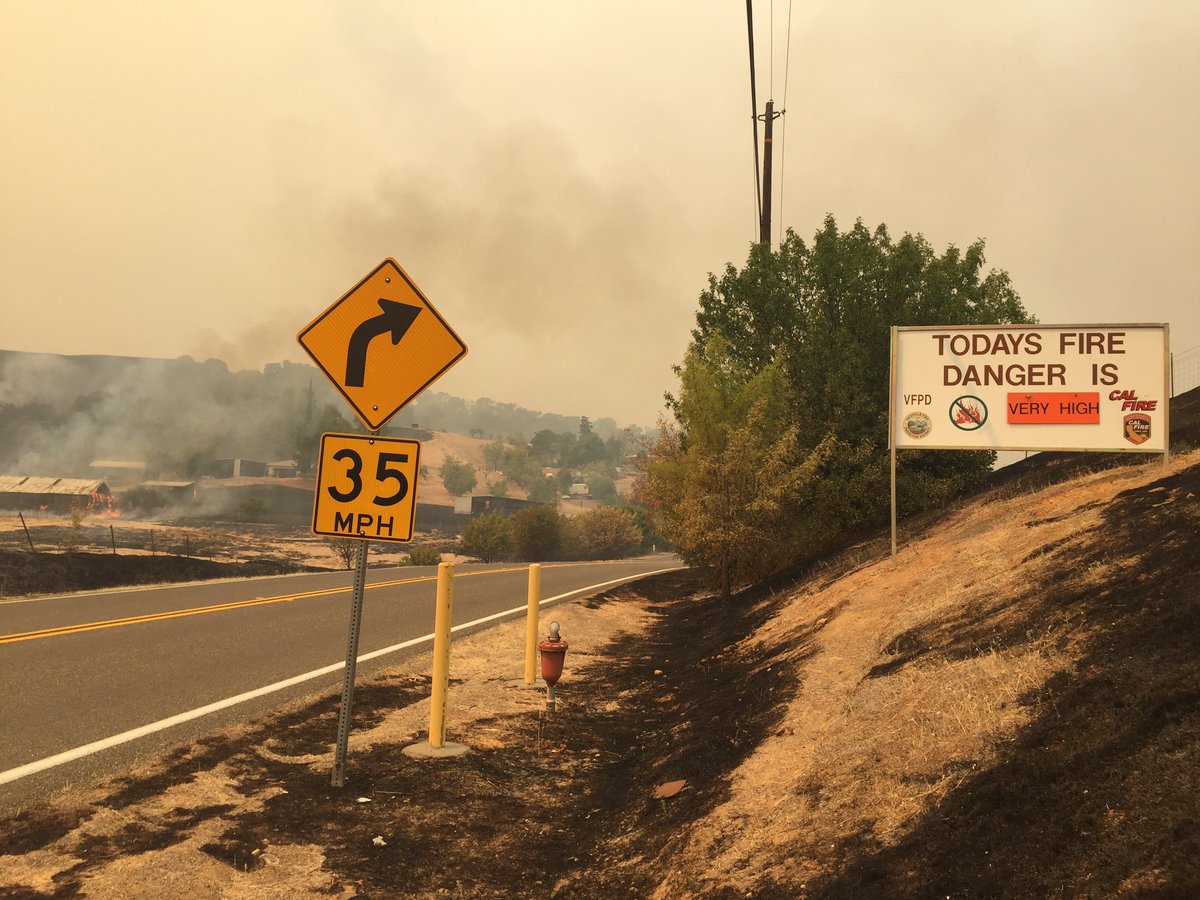AnnieSciacca's tweet image. On Cantelow Road #vacavillefire #LightningComplexFires #LNULightningComplex