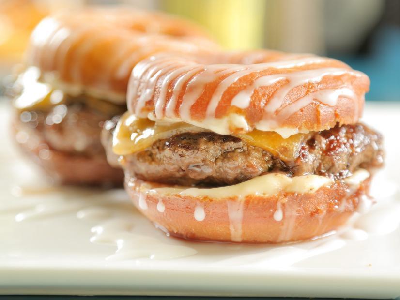 Naptowncats's tweet photo. #Disgustingdonuts  Donut Burgers
https://t.co/PFPJ73mFgd https://t.co/l9rjJMQigW
