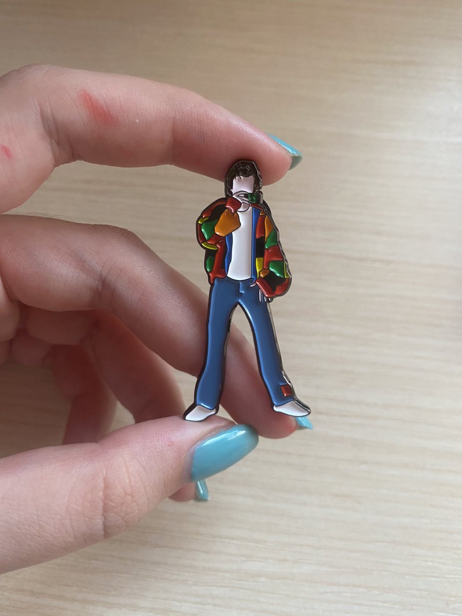 91sdonnylwt's tweet photo. HARRY STYLES PIN GIVEAWAY 💫

- Rt or like this tweet
- no need to follow but i’ll follow back
- international
- winner will win one of my harry enamel pins!

Ends on saturday!
Good luck 🥰💙 https://t.co/wKTV6jpQoJ