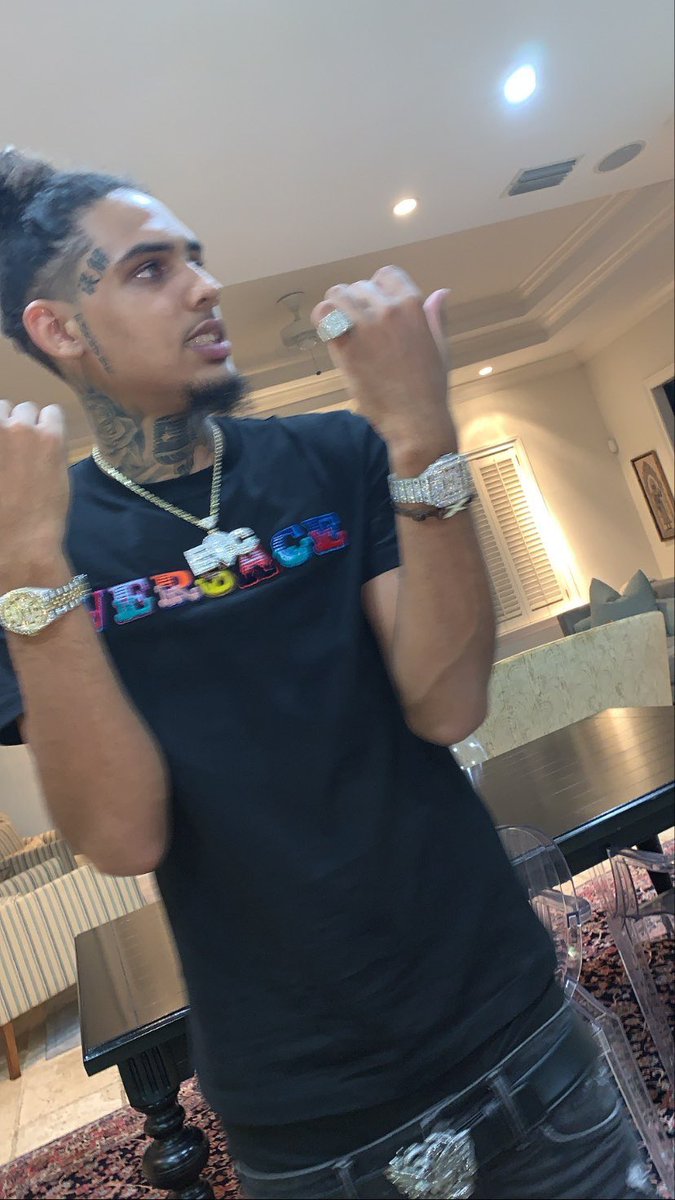 youngmell0's tweet photo. Twitter comeback ? 😭😭 https://t.co/nXE3ciZi59