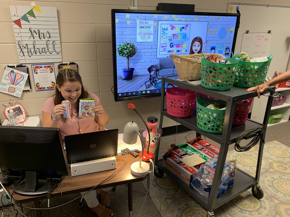 addisongators's tweet photo. The Treat Trolley visited Addison today to deliver room service to the staff and thank the amazing educators we have in the building. #addisonleads https://t.co/XEB7NXpCpV