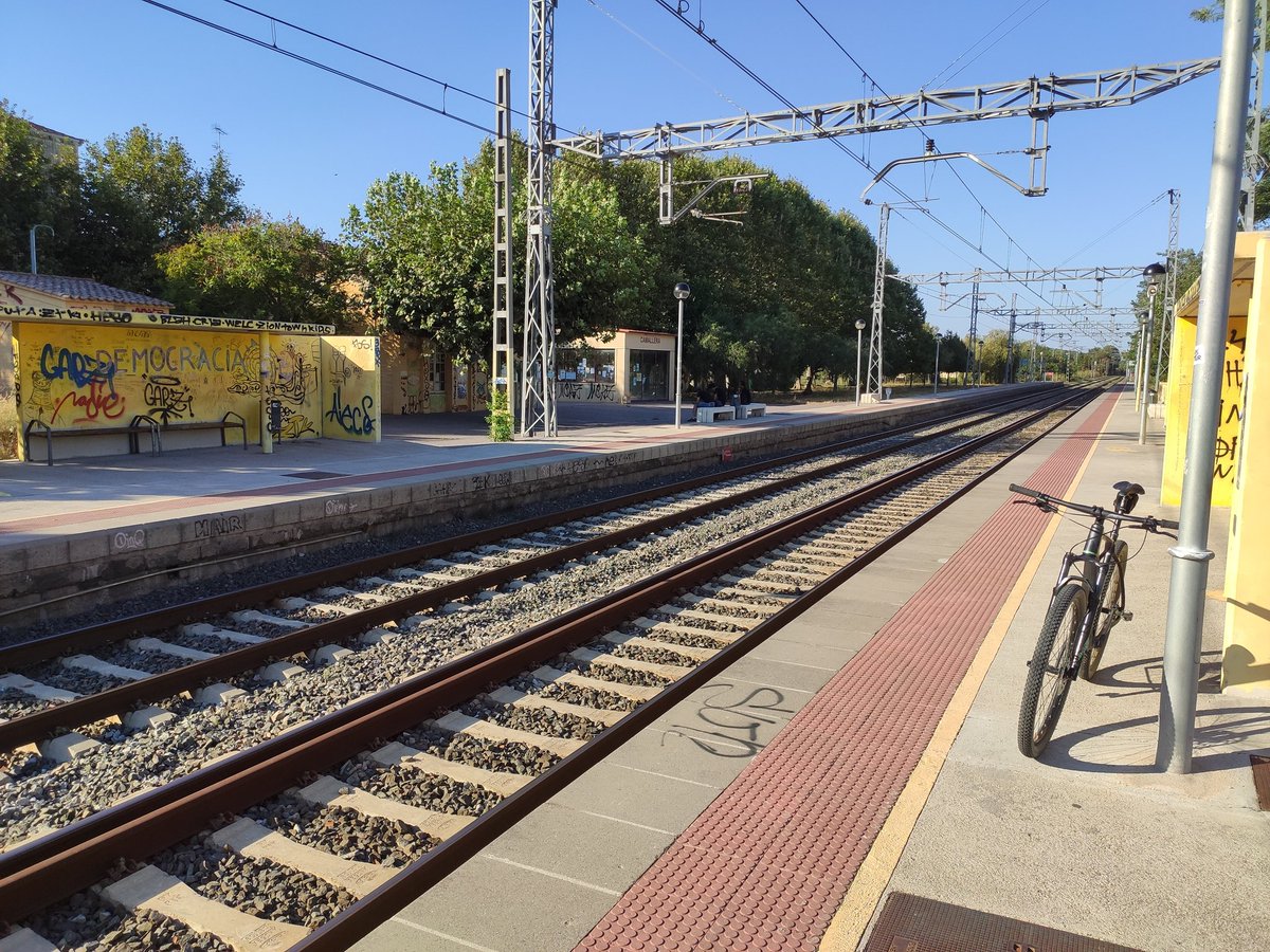 Camallera railway graffity station
