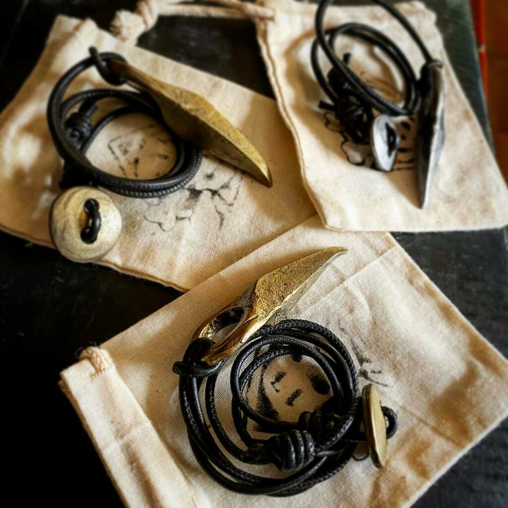 skullandspade's tweet photo. Two Ravens and a crow ready to fly. Thanks for supporting the ship shop @mnappellio , Thomas, and Brian. 
.
.
#handmade #forged #blacksmith #forgedjewelry #handmadejewelry #brassed #apirateslifeforme #crow #raven #ravenclaw #skullandspade #shipshop #shippedgoods #treasure #m… https://t.co/JiyPYIoI93