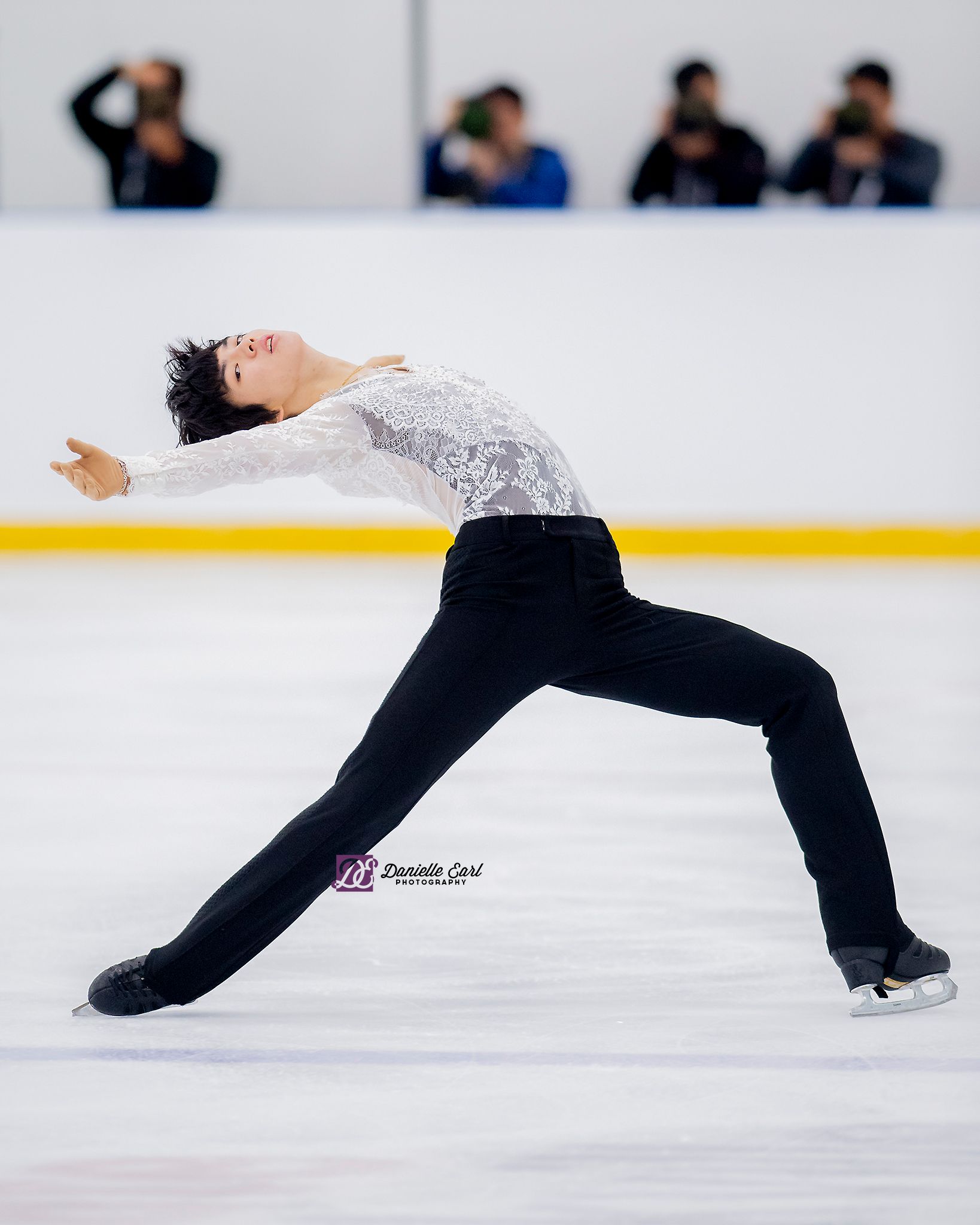 Efzplj-XkAMbgEF?format=jpg&name=orig