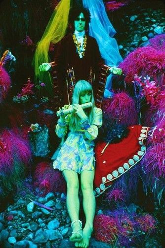 this "regression" wasn't necessarily bad as it's a key album that perfectly describes the atmosphere of the time. It's pretty homogenous and once again it melts Donovan's passion of medieval sounds and the current music interests. Also Jack Bruce and JPJ are present on here