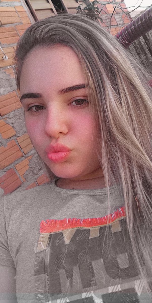Loira2402's tweet photo. Sdd do meu cabelo Loiro 😟🤷 https://t.co/XQJgaO876Z