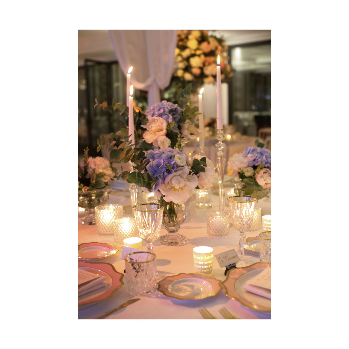 Dal glicine al rosa, dal bianco all'oro: ecco le sfumature dell'amore in ogni dettaglio di questo allestimento da sogno. E tu, quali colori sceglierai per il tuo #matrimonio?
Wedding Planner_ @ciralombardoevents
PH_ Studio Morlotti
#savoybeach #paestum