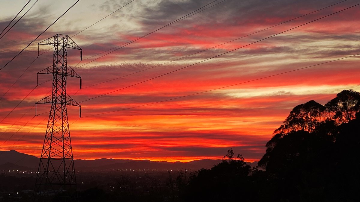tashben's tweet image. Apocalypse now 🔥 What is next?! #CaliforniaFires #BayArea #LightningComplexFires #smokysunsets