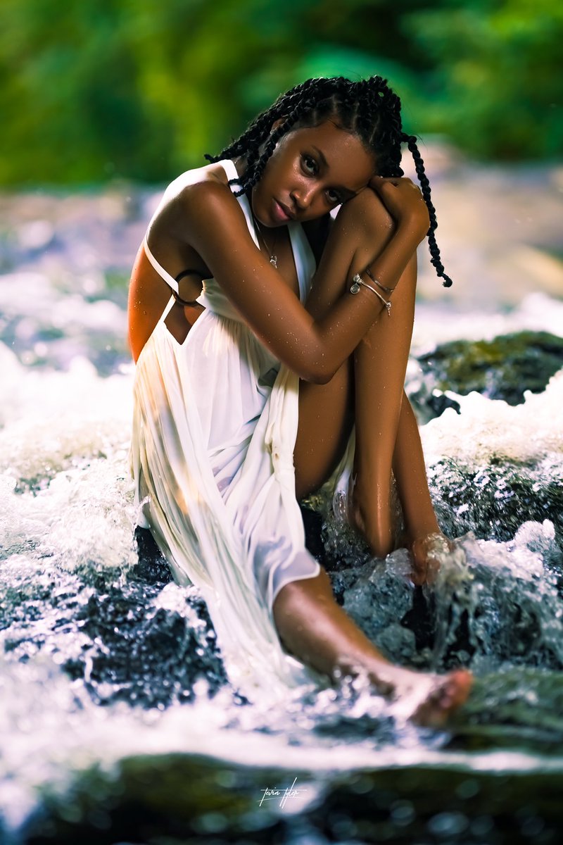 __yotev's tweet photo. god·dess
/ˈɡädəs/
a female deity who is adored, especially for her beauty.
•
•
•
#photography #naturephotography #atlanta #atlantaphotographer #model #melanin #blackisbeautiful #visionary #TTMP #creative #likes #naturalhairstyles #pose #sopecreekruins #blackownedphoto https://t.co/rJfrtNwDde