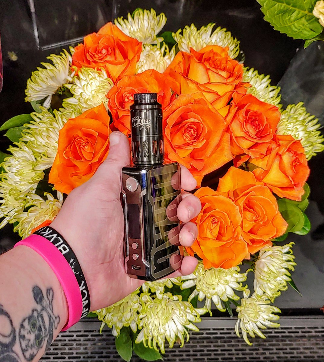CKush70's tweet photo. @wotofoofficial #handcheck #flowercheck #beautyshot today I'm rocking the incredible @wotofoofficial profile RDTA with a .2ohm claptonized nexMESH build vaping at 70w for an incredibly delicious, warm, saturated vape experience 😎💨✌️ https://t.co/T1cpEh9nrr