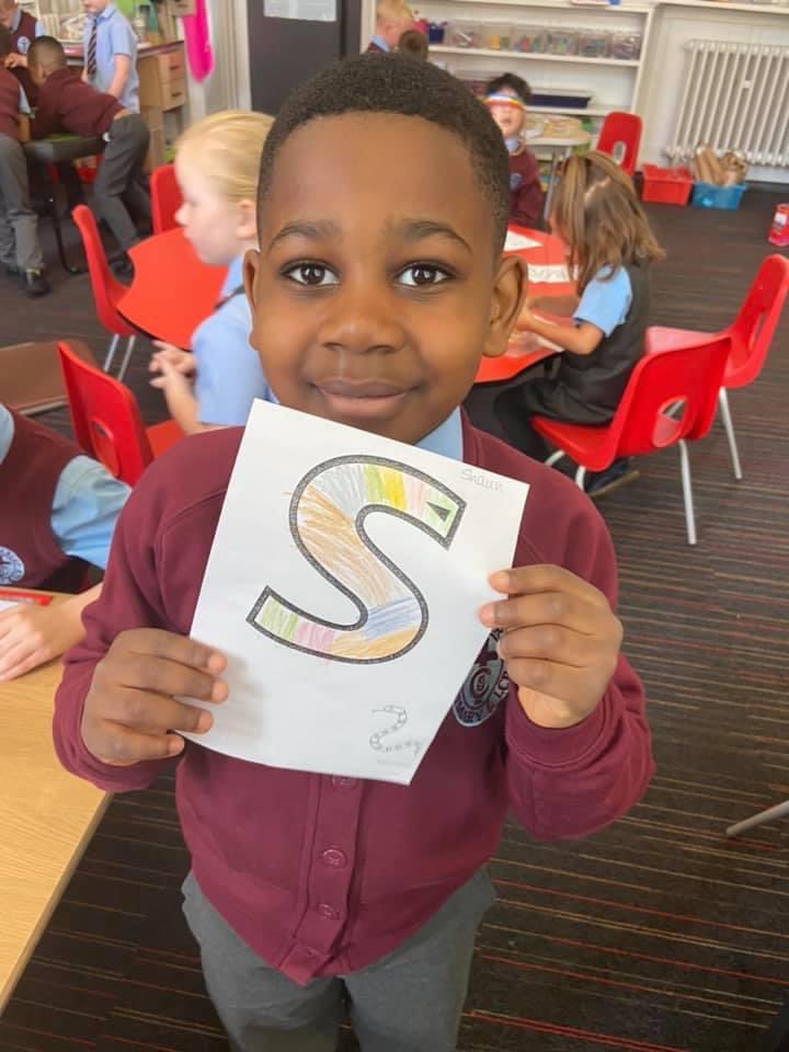 StCharlesGla's tweet photo. It was another great day in Primary 1 today. The children learned about the sound ‘s’ and had lots of fun playing outdoors in the sunshine. #PlayingWithSounds #PhonologicalAwareness https://t.co/StCbHADuhF