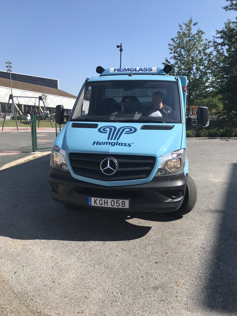 Äntligen eleverna på plats? Firades med glassbil mkt uppskattat🍡 på eftermiddagen hade vi olweus uppstart och firade att vi är fortsatt certifierade med gotårta 🍰! Härlig start på terminen🤗 #Brage #solskol