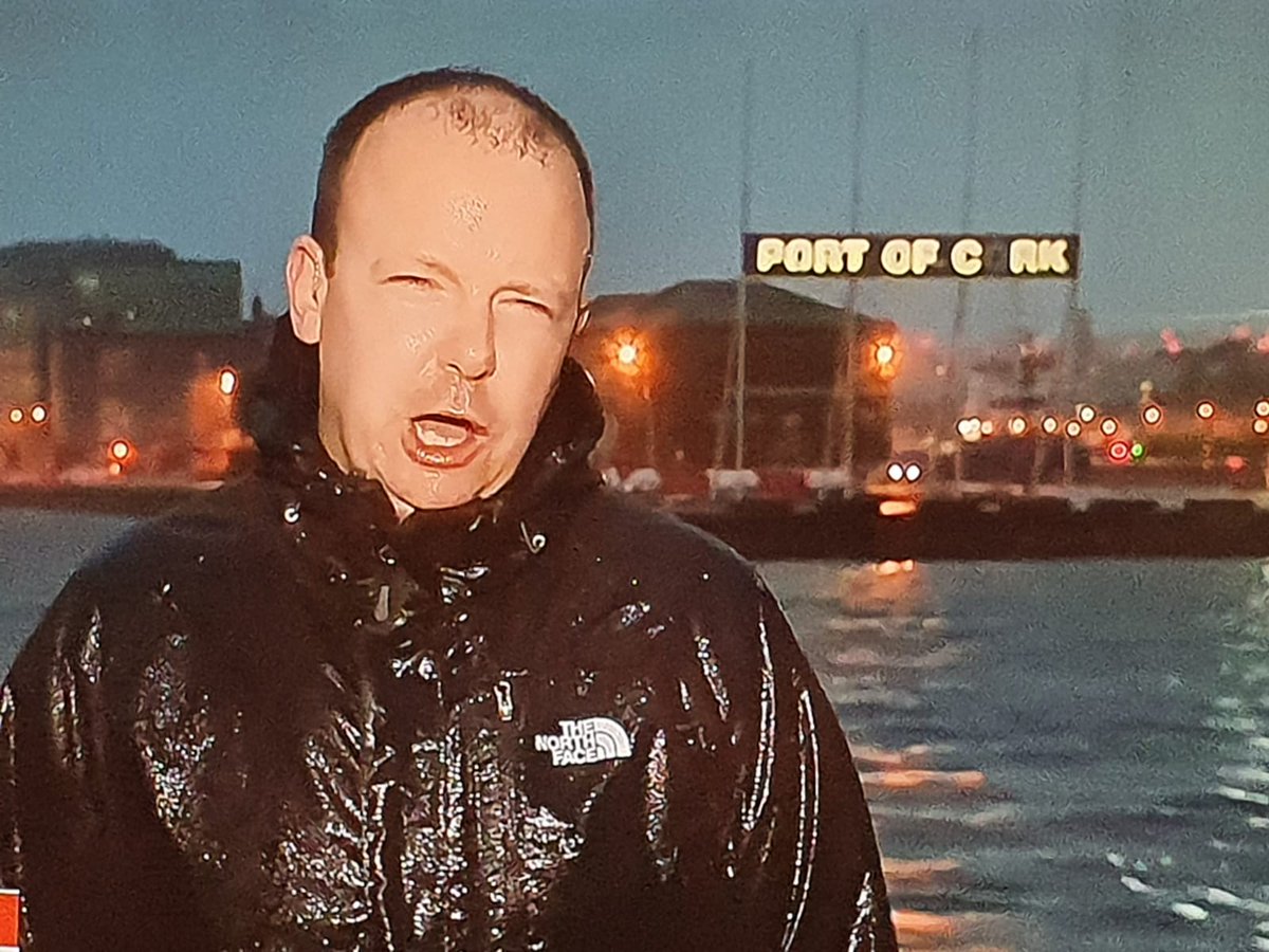 NeilRedFM's tweet photo. Someone stole our O. https://t.co/Lqc7EQKj4R