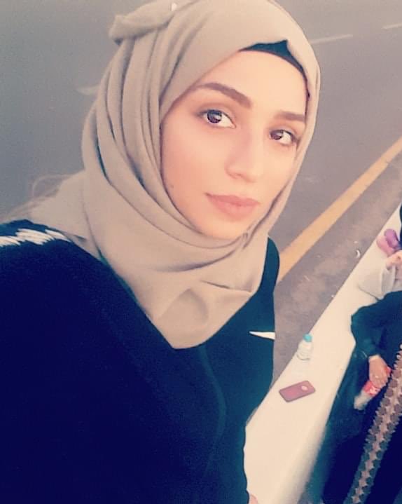 مسحتْ زينبُ بنت عليّ بنت أبي طالب (عليهما السلام) بيزيد بن معاوية الأرض، ويزيدُ كان قد قتل أخاها وأغلب أسرتها، وكان باستطاعته أن يضرب عنقها، لكنه، وهو لائحة الموبقات الأطول عند العرب، عفّ عن الرد على امرأة.
هذا فقط، لتعرفوا مرتبتكم بين المخلوقات، لم تصلوا لشرف يزيد بهذه التفصيلة!