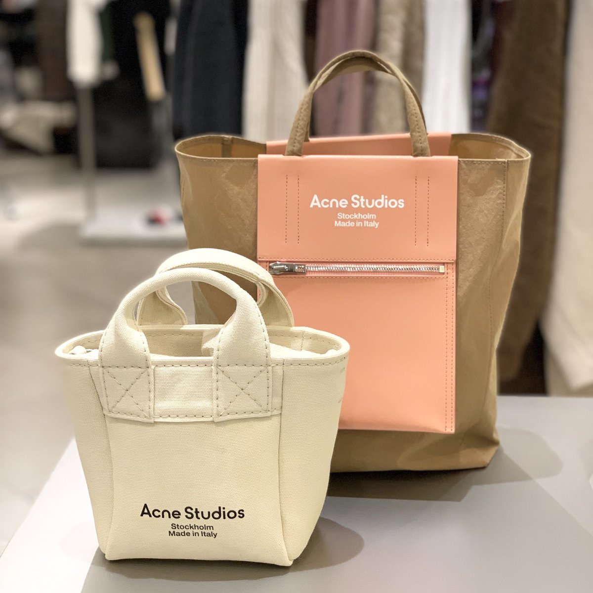 AcneStudios (#アクネストゥディオズ)」の新作バッグが入荷。紙の