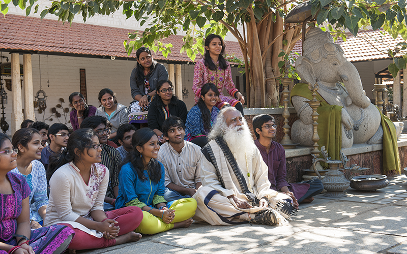 SadhguruJV's tweet image. A teacher has to be inspirational, vibrant, and straight enough to create a thirst for knowledge, not just transmit information. #SadhguruQuotes #TeachersDay