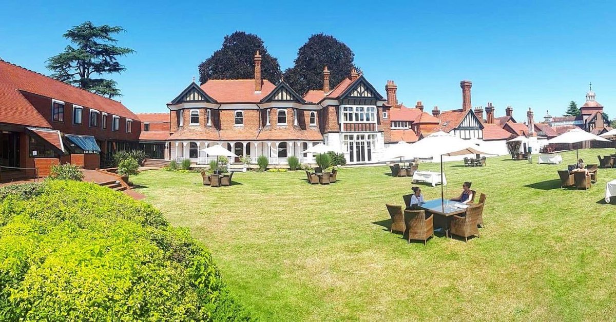 #throwbackthursday to the sun shining☀️ We may be dreaming of warmer days but we really do love that Autumn is coming! 
Are you planning an Autumn or Winter Wedding? Or do you need some inspiration? Head over to our Instagram and join in the conversation @MoorHallWeddings