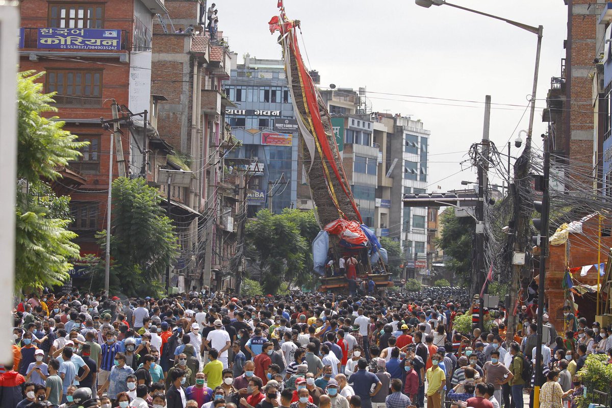 SabinBeest's tweet photo. EVERYTHING'S A MESS SMH 
#Pulchowk 
#RatoMachhindranathChariot https://t.co/NI3sx3LQdM