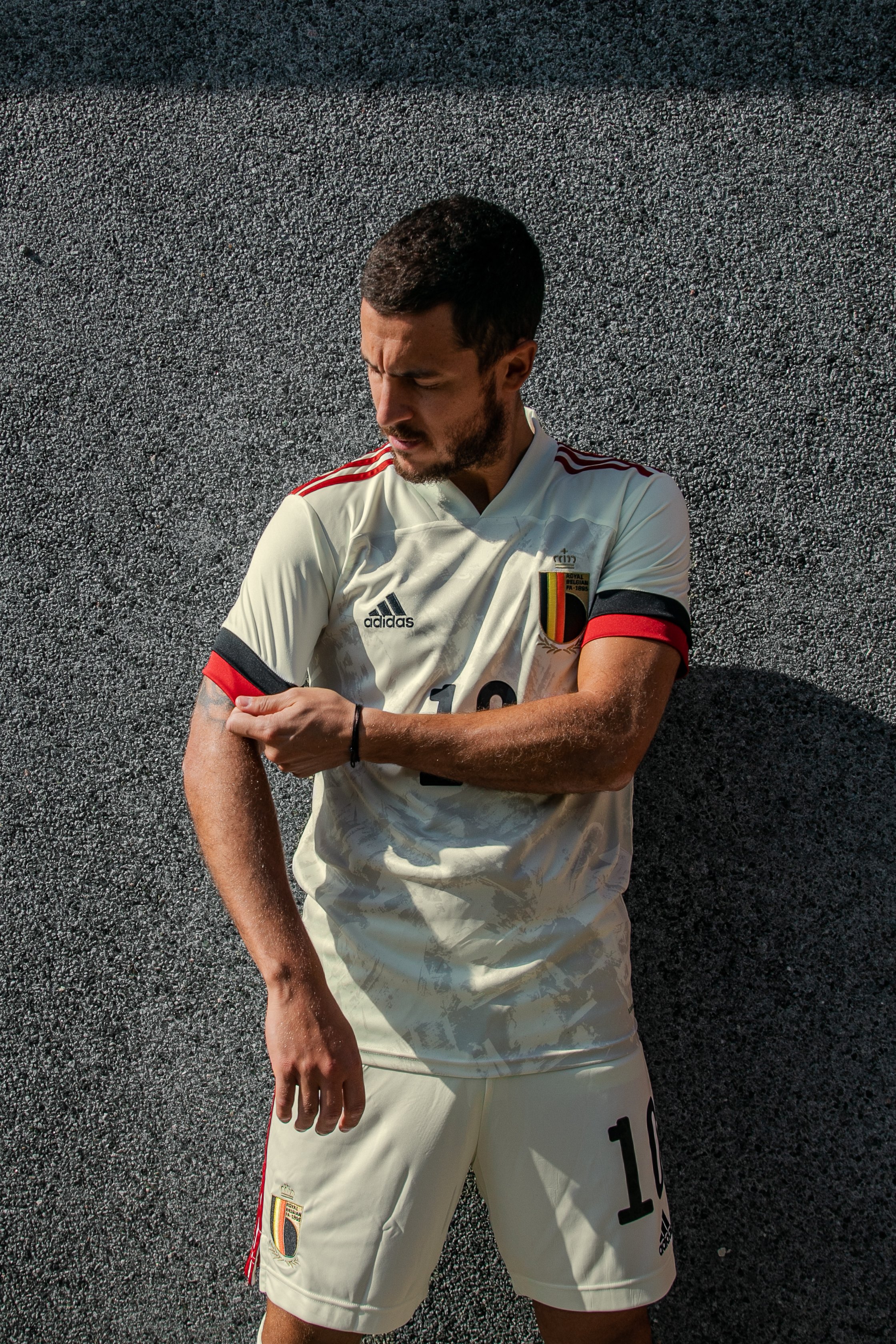 SportsCenter on Twitter: "Con #Hazard como principal figura, #Bélgica presentó su nueva camiseta a la espera del debut contra Dinamarca en la Liga de las https://t.co/i01VfHWl6H" / Twitter