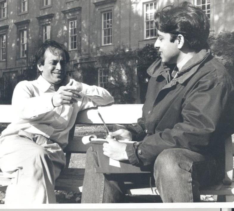 Not so long after  #ASuitableBoy came out I first met  #VikramSeth autographing copies at  #Blackwells at  #Oxford. When my turn came he asked where I was from. I told him. He warmed up - he was already fairly jovial with those present - & told me how he learnt Urdu for the novel 1/