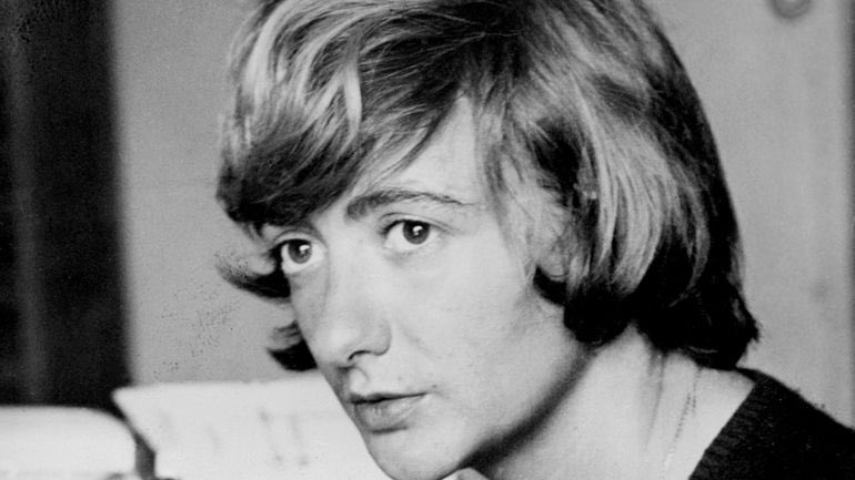 « Ce n'est pas parce que la vie n'est pas élégante qu'il faut se conduire comme elle. »
Françoise Sagan
