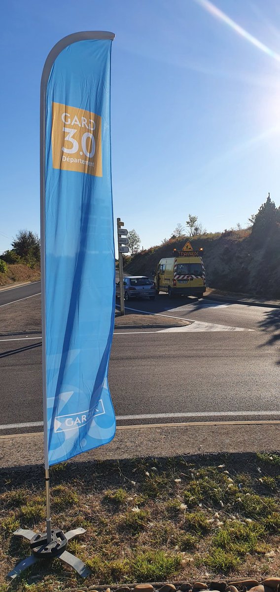 telou30's tweet photo. Les agents des #Routes du Conseil Départemental du @Gard sont à l'œuvre depuis ce matin pour la mise en place des protections des points singuliers et l'effacement des #Tags sur l'itinéraire du @LeTour de France.
⚠️ Soyez prudent à l'approche des agents en jaune ! https://t.co/O8xq0baBLI