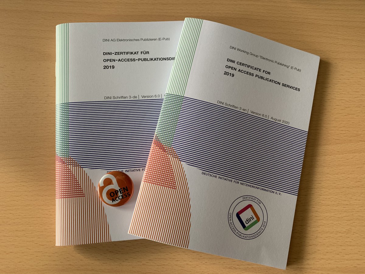 DiniAgE_Pub's tweet photo. Das #DINI_Zertifikat jetzt auch in Englisch. Beide online und/oder für den Schreibtisch als Broschüre.
de: https://t.co/m9xAI8DkgP en: https://t.co/ZwoAemgzti
Für die Printversion gern bei der AG melden oder hier eine DM :-)
#OpenAccess #DINISchriften #LookMalRein https://t.co/qAV5NWzCMa
