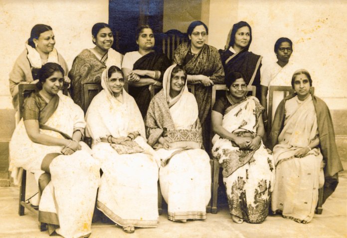 THREAD:Remembering the pioneering female who played a crucial role in drafting the "Indian Constitution" and are now forgotten by patriarchal society.