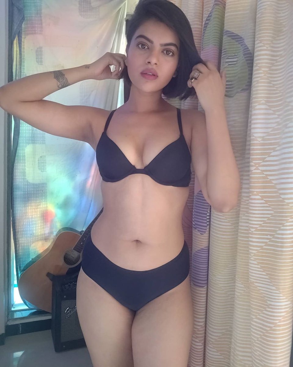 Twitter 上的Ananya Sharma："Super sexy #DjRhea #IAnanyaSharma  https://t.co/5VeVEmuQPD" / Twitter