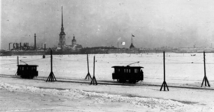 Russia's tweet photo. 🚋 #OTD in 1880 Russian engineer Fyodor #Pirotsky unveiled world’s (!) first electric tram to the public, took its first ride. In essence it was a modified horsecar carriage (w/o the horses) powered by ⚡ electricity – 😉 we see what you did there @elonmusk #NothingNewUnderTheSun https://t.co/v48kVYIVSN