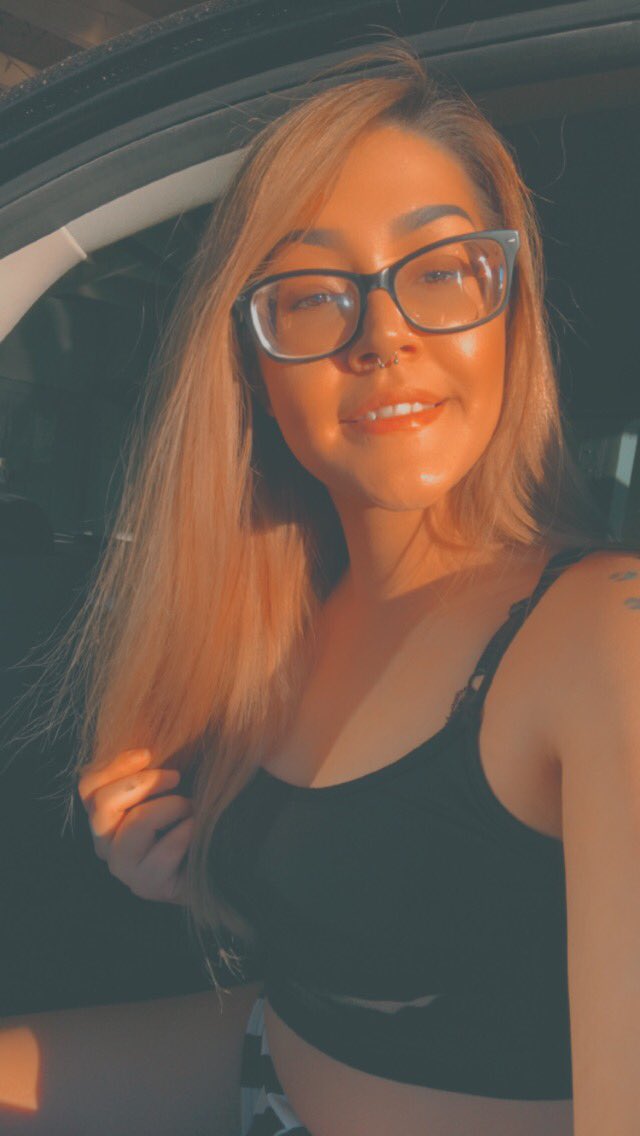 1 pic. Sometimes I g l o w ☀️ #goddess #AdultWork #buyingcontent https://t.co/WPUpKivsOP