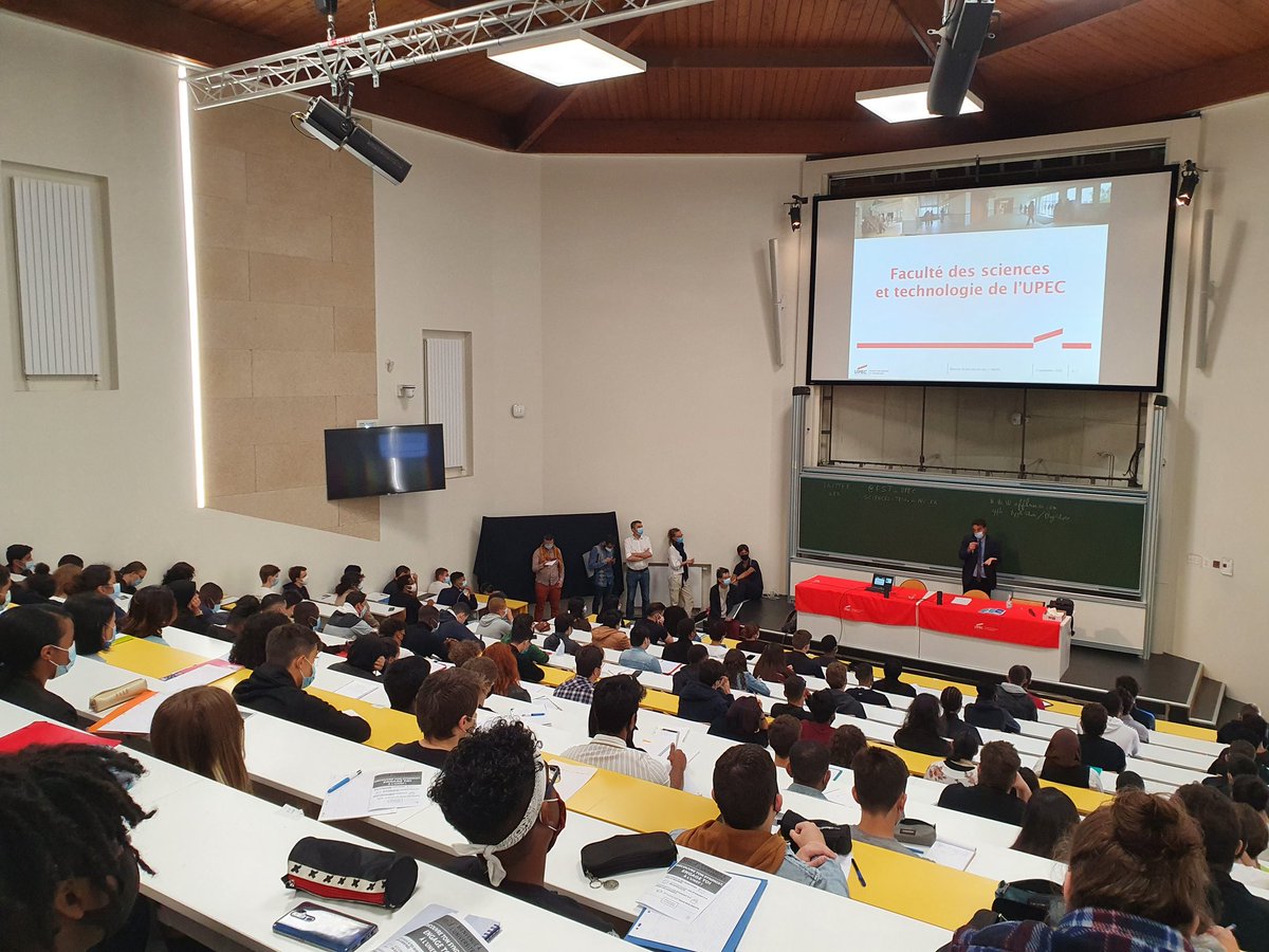 FST_UPEC's tweet photo. Aujourd'hui, c'est au tour des étudiant.e.s de L1 MISIPC (Maths, Informatique, SPI, Physique, Chimie) d'être accueilli.e.s à la @FST_UPEC de @UPECactus en présence de la direction, des enseignants responsables et du @STBDE_UPEC. Nous leur souhaitons la bienvenue. https://t.co/JZVbjziVII