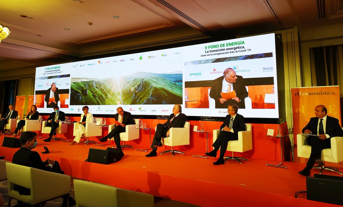 EIDFsolar's tweet photo. 🖐️Ya estamos aquí #ForoEnergia de @elEconomistaes
👂Escuchando a la I mesa con Rafael Mateo, @ACCIONA, José Bogas @Endesa, Rui Teixeira @EnergiaEDP, Luis Ares @Lightsourcebp, entre otros.
Fernando Romero, director de #EDFSolar, intervendrá en la mesa 3 para hablar de renovables https://t.co/V1wlXKCkmB