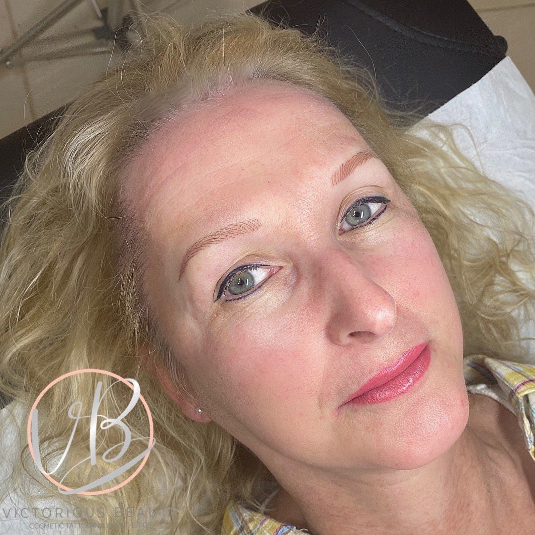 VictoriousBty's tweet photo. 💥Brows, Lips, Eyeliner💥

Can you believe there’s not a scrap of make-up on this lovely face?!
Brows and Lips fresh off the needle 🖊
Eyeliner after 13 months 🤩

Can you imagine looking this fresh 24/7?! 😍 https://t.co/E06JRBNqu1
